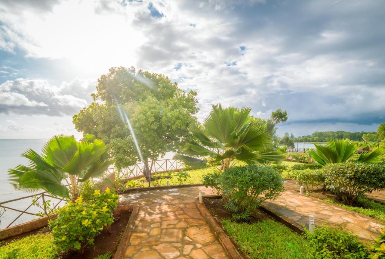 Azao Resort & Spa Pongwe Luaran gambar