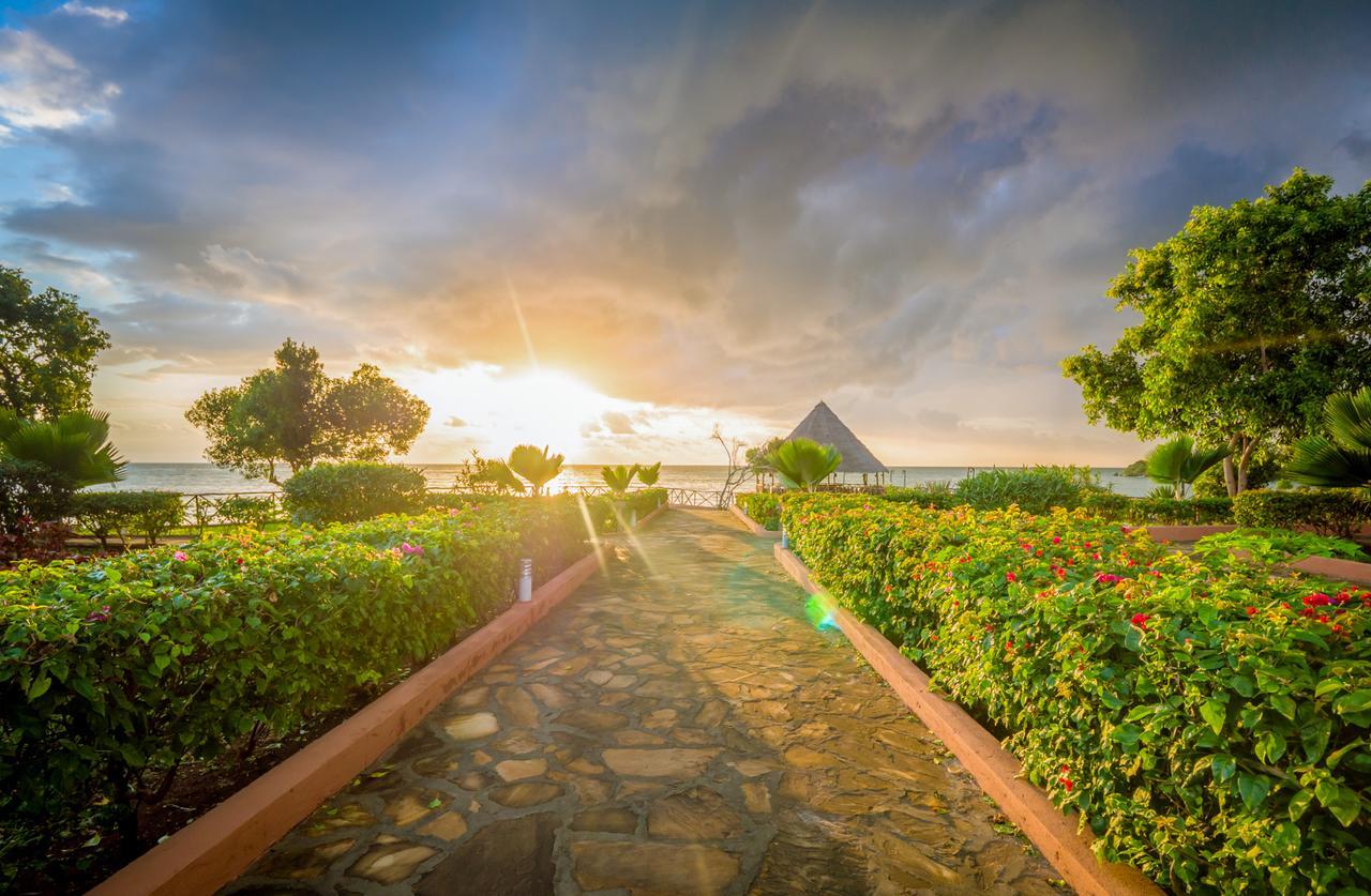 Azao Resort & Spa Pongwe Luaran gambar